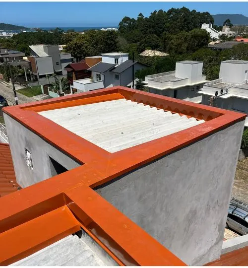 Rufos em aço galvanizado para telhados em Florianópolis